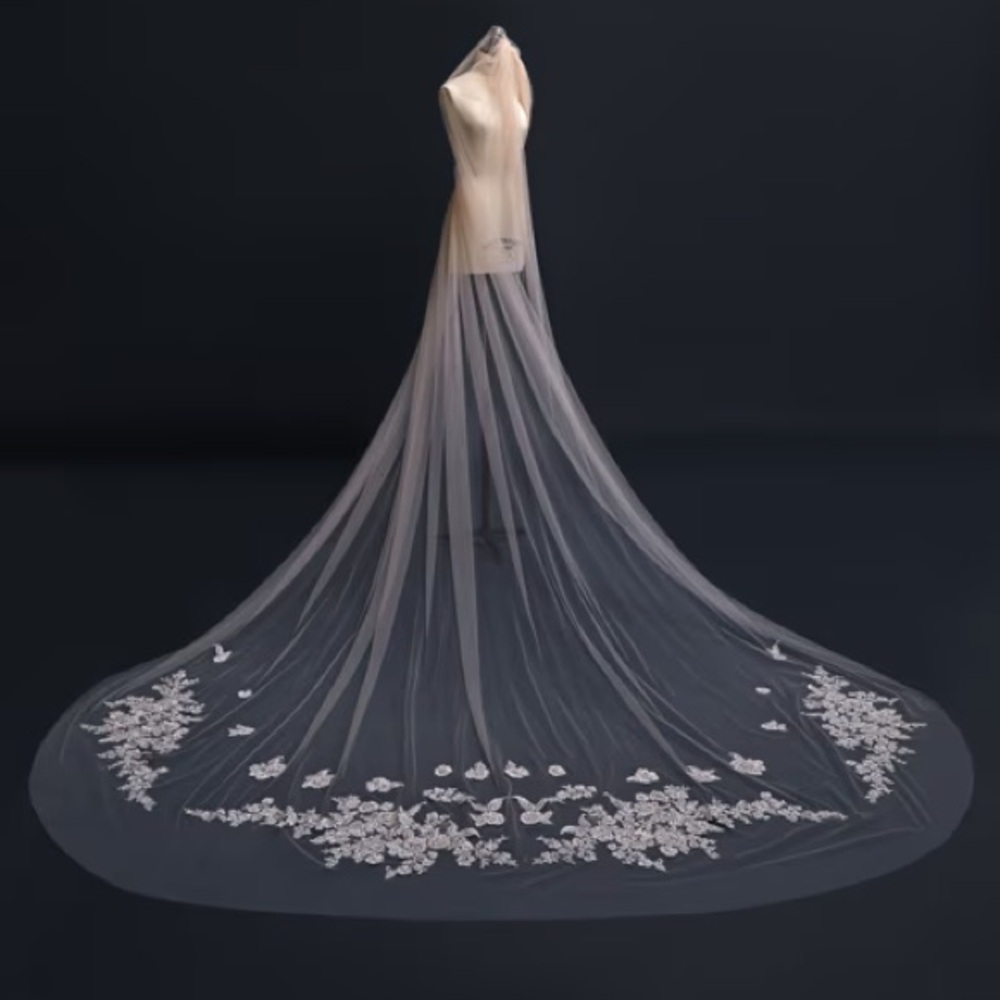 Galia Lahav Gia Veil